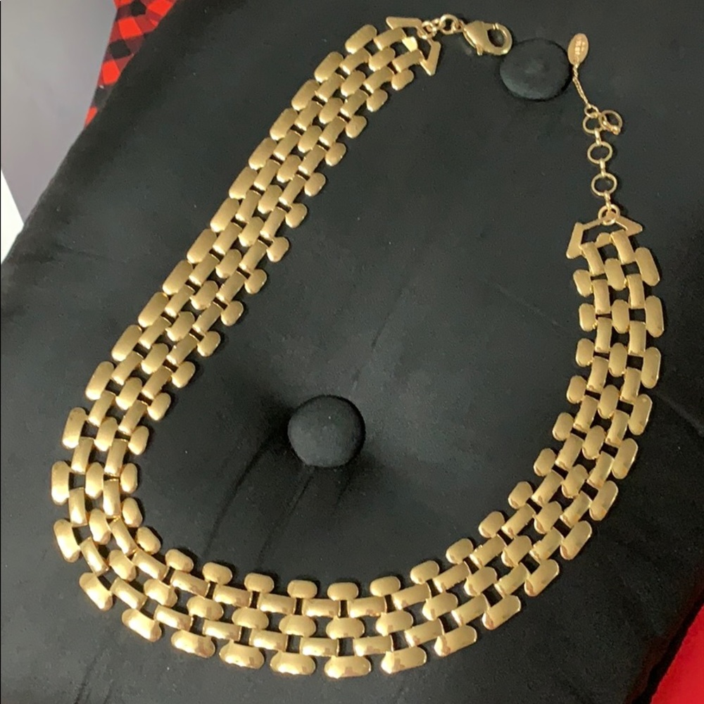 Necklace in beautiful gold tone